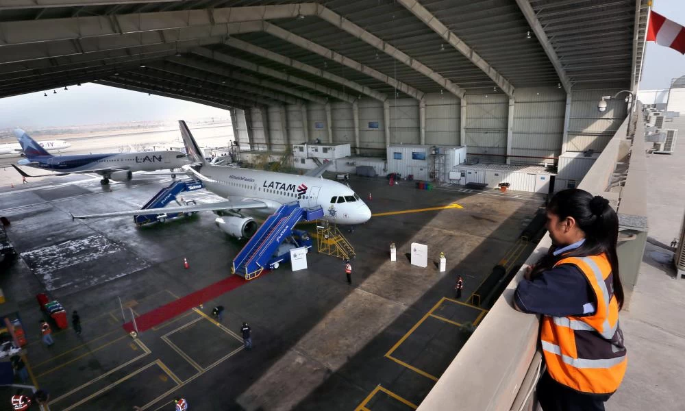 "Θερίζει" η πανδημία τις αεροπορικές: Χρεοκόπησε η Νο1 της Λατινικής Αμερικής